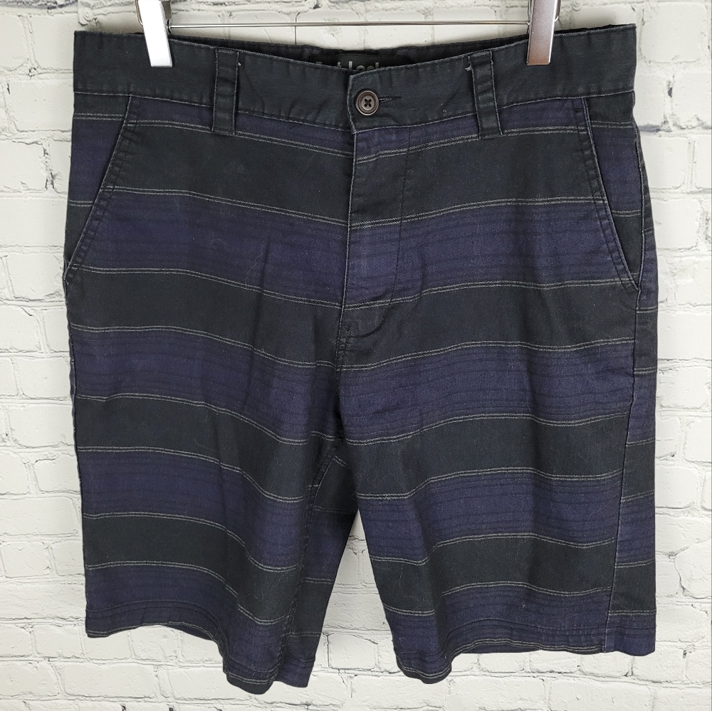 FOOT LOCKER | striped flat front shorts